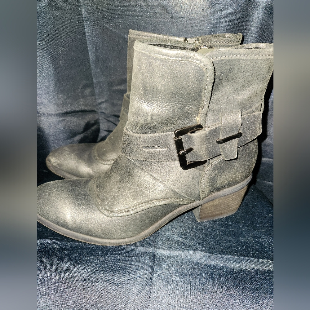 Donald J. Pliner Delta Leather Booties Distressed Silver Buckles Metallic 9M